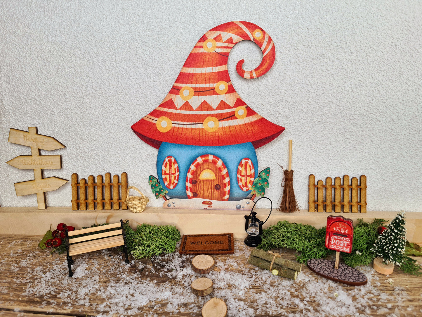 Wichtehaus mit Dekoration