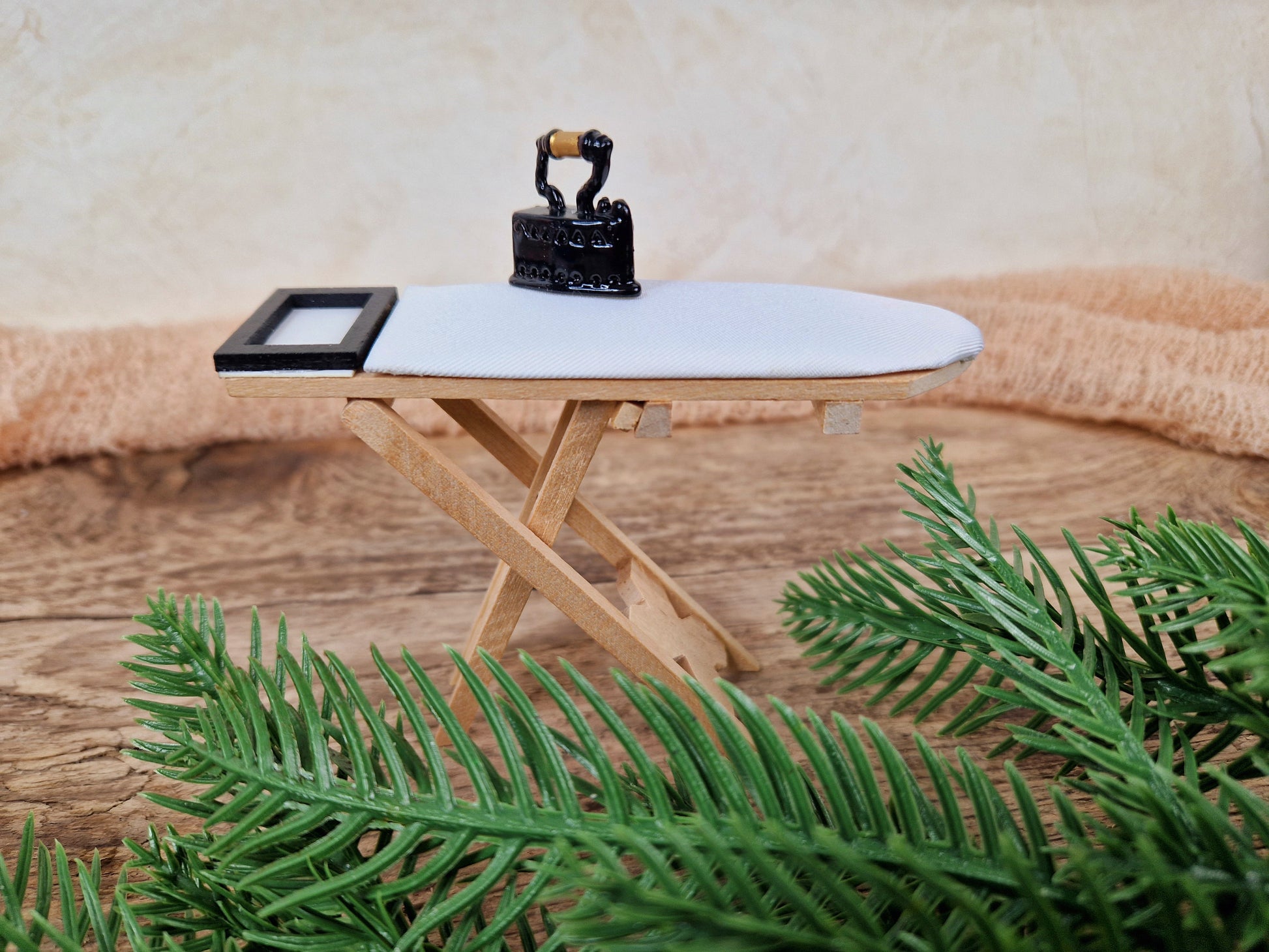 Miniatur Bügelbrett und Bügeleisen