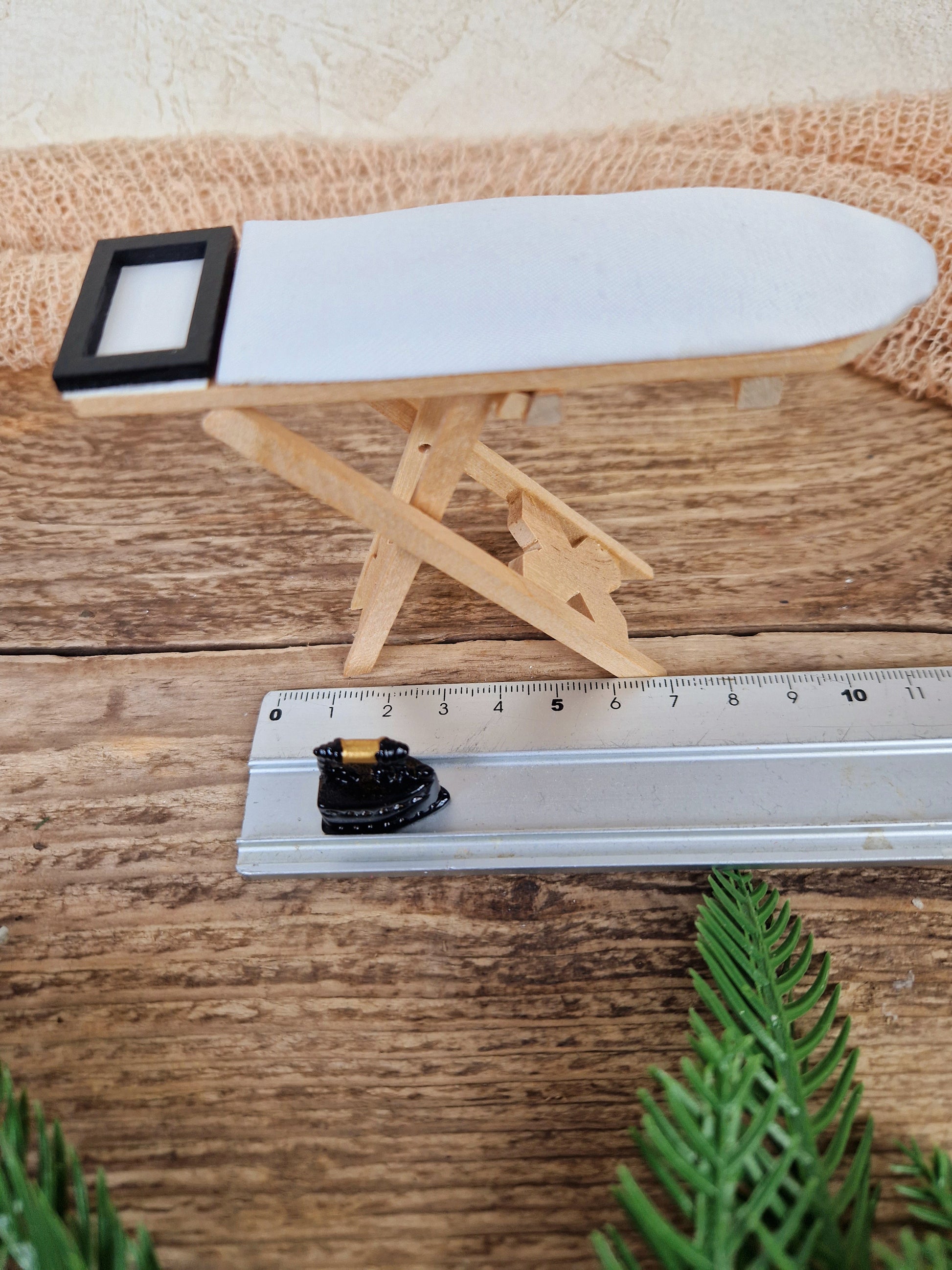 Miniatur Bügelbrett mit Bügeleisen
