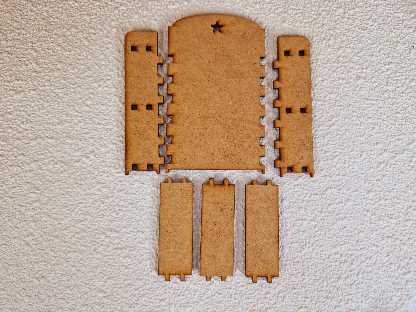 Wichtelregal in Einzelteilen