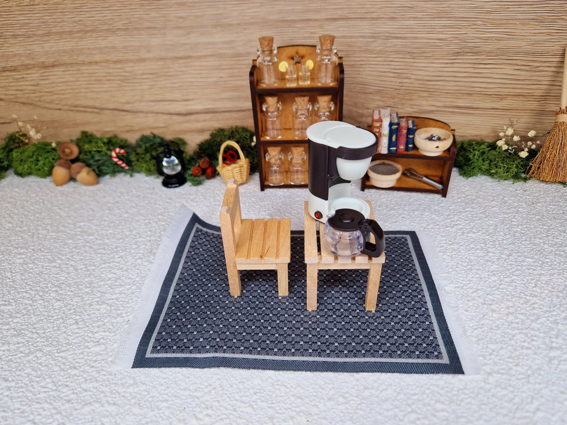 Wichtelzubehör - miniatur Stuhl, Tisch und Kaffeemaschine