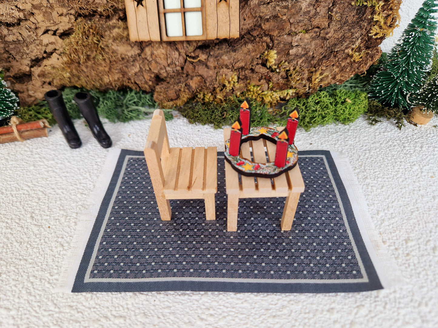 Wichtel Stuhl tisch und Adventskranz