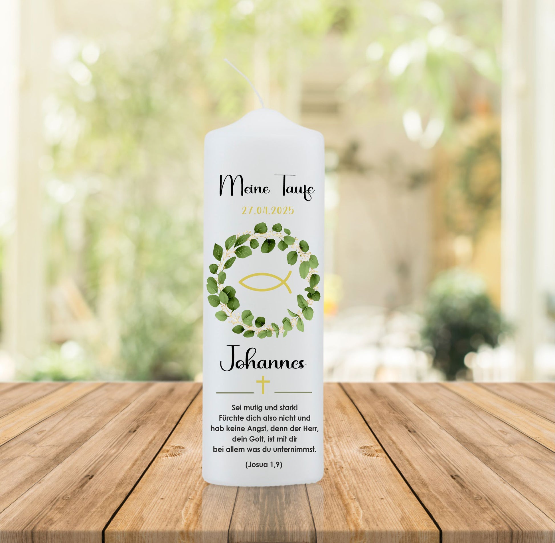 Taufkerze mit Blätterkranz und Fisch