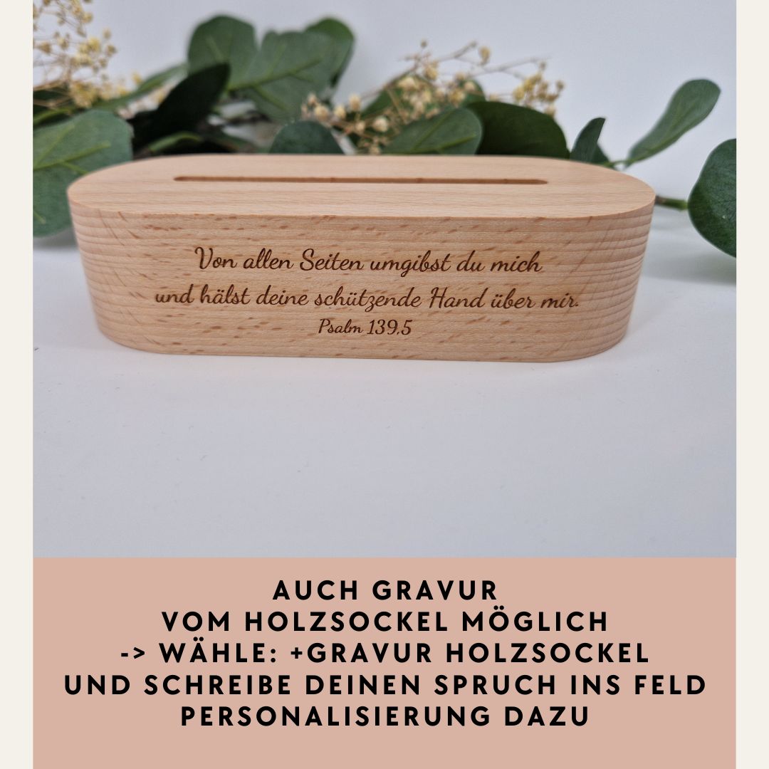 Holzgravur auf Sockel