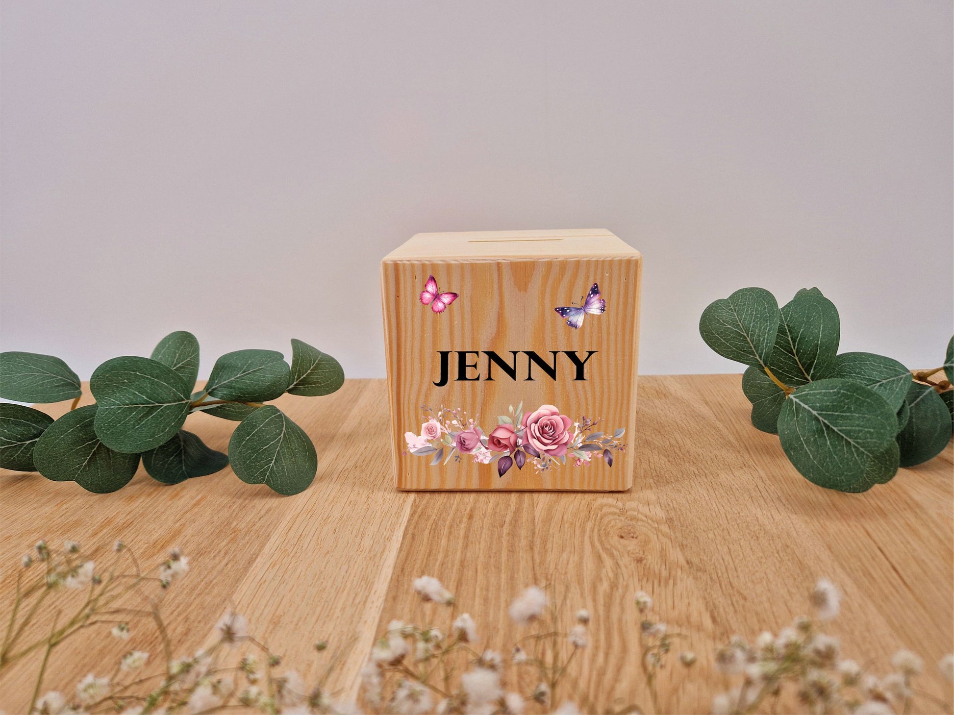 Spardose mit Blumen und Schmetterling