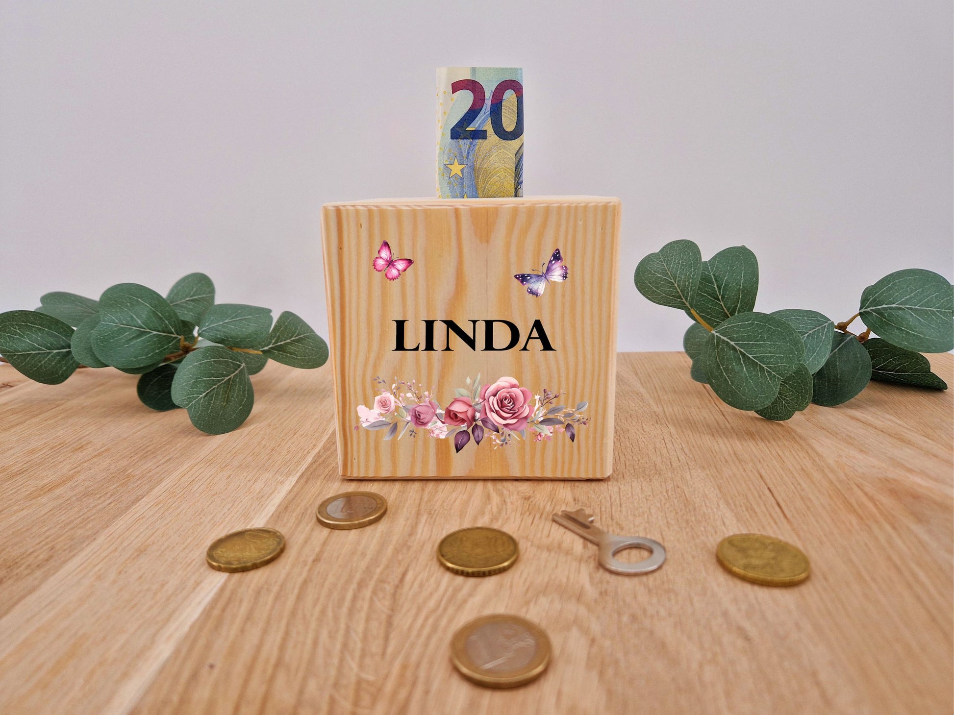 Spardose mit Blumen und Schmetterling